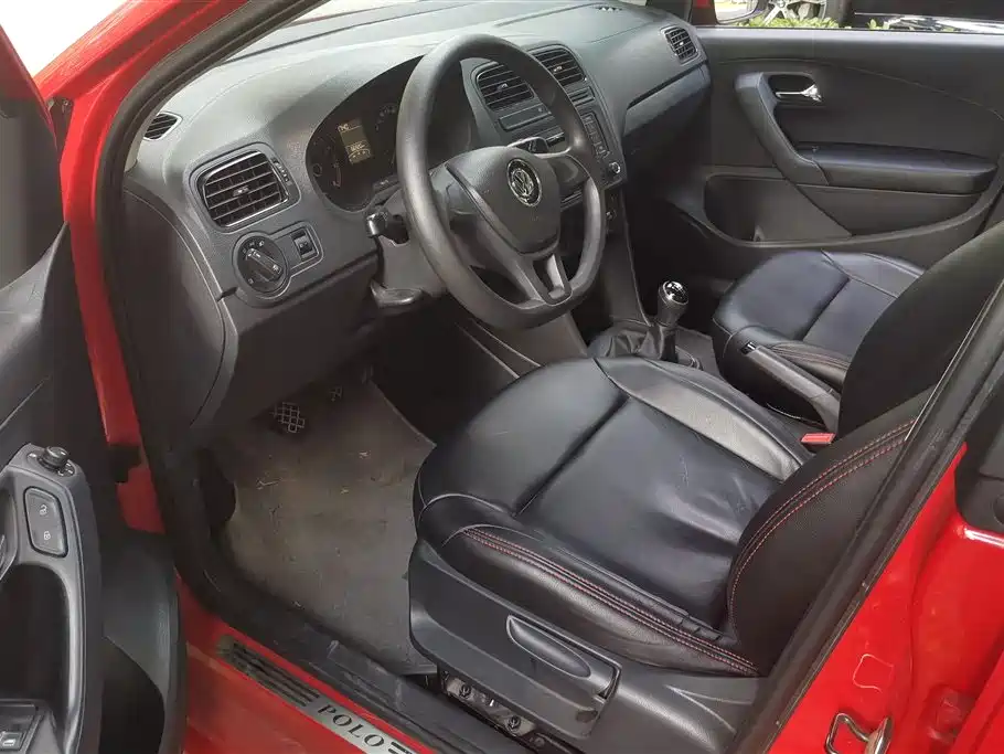Volkswagen Polo 2014 1.4L Manual Trend Edition фото 9