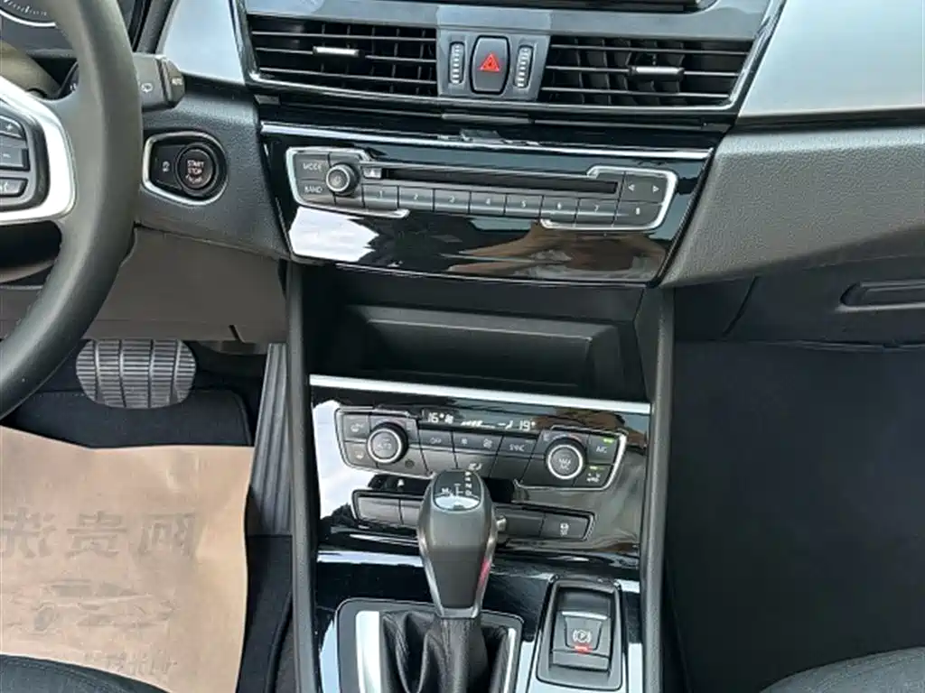 BMW 2 Series Touring 2016 218i Leading фото 15