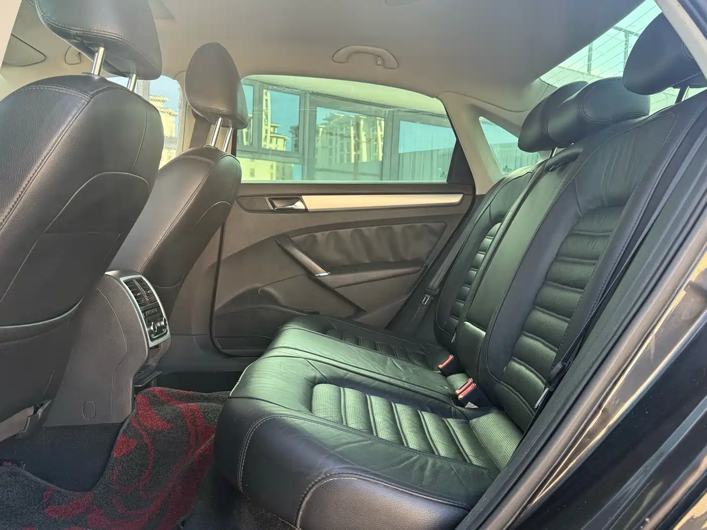 Volkswagen Passat 2014 1.8TSI DSG Executive Edition фото 7