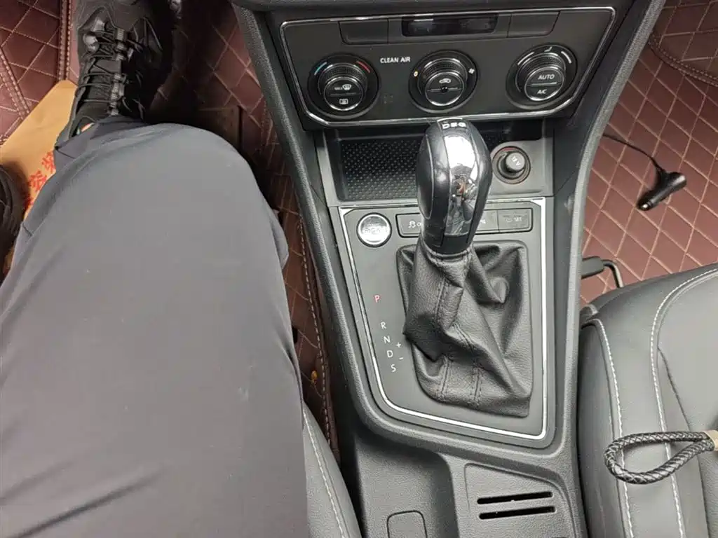 Volkswagen Lavida 2017 230TSI DSG Comfort Edition фото 14