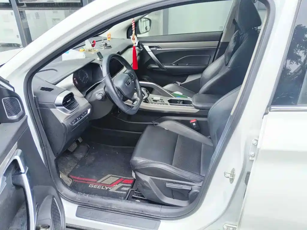 Фото 8 - Geely Coolray