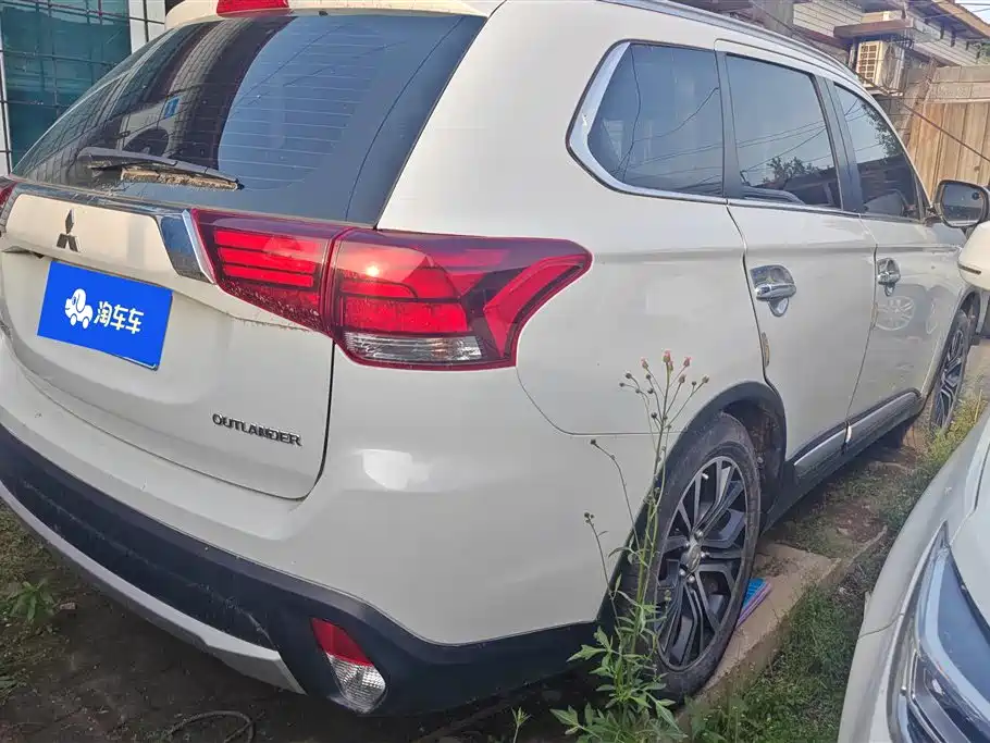 Mitsubishi Outlander 2018 2.0L 2WD Glory Edition 5-seater фото 3