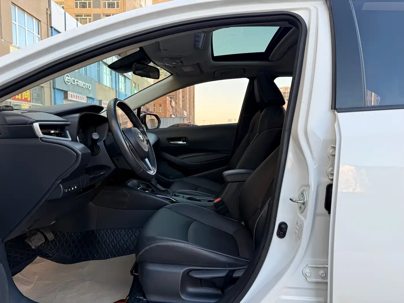 Toyota Corolla 2021 1.2T S-CVT Luxury Edition фото 13