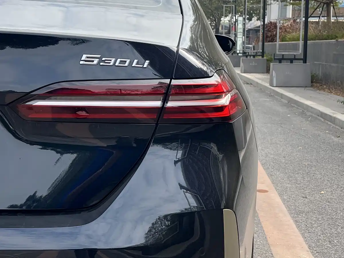 BMW 5 Series 2024 525Li M Sport Package фото 30