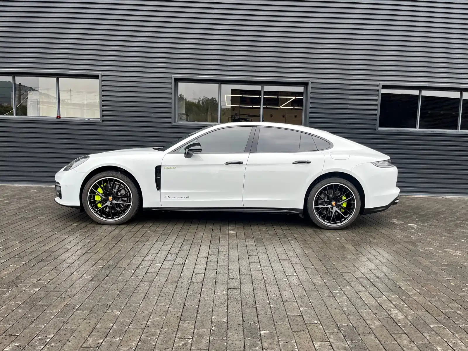 صورة 3 - Porsche Panamera New Energy