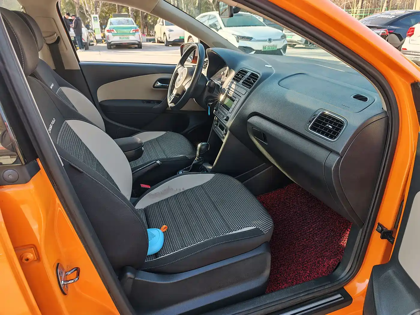 Volkswagen Polo 2014 1.6L Cross Polo Automatic фото 5