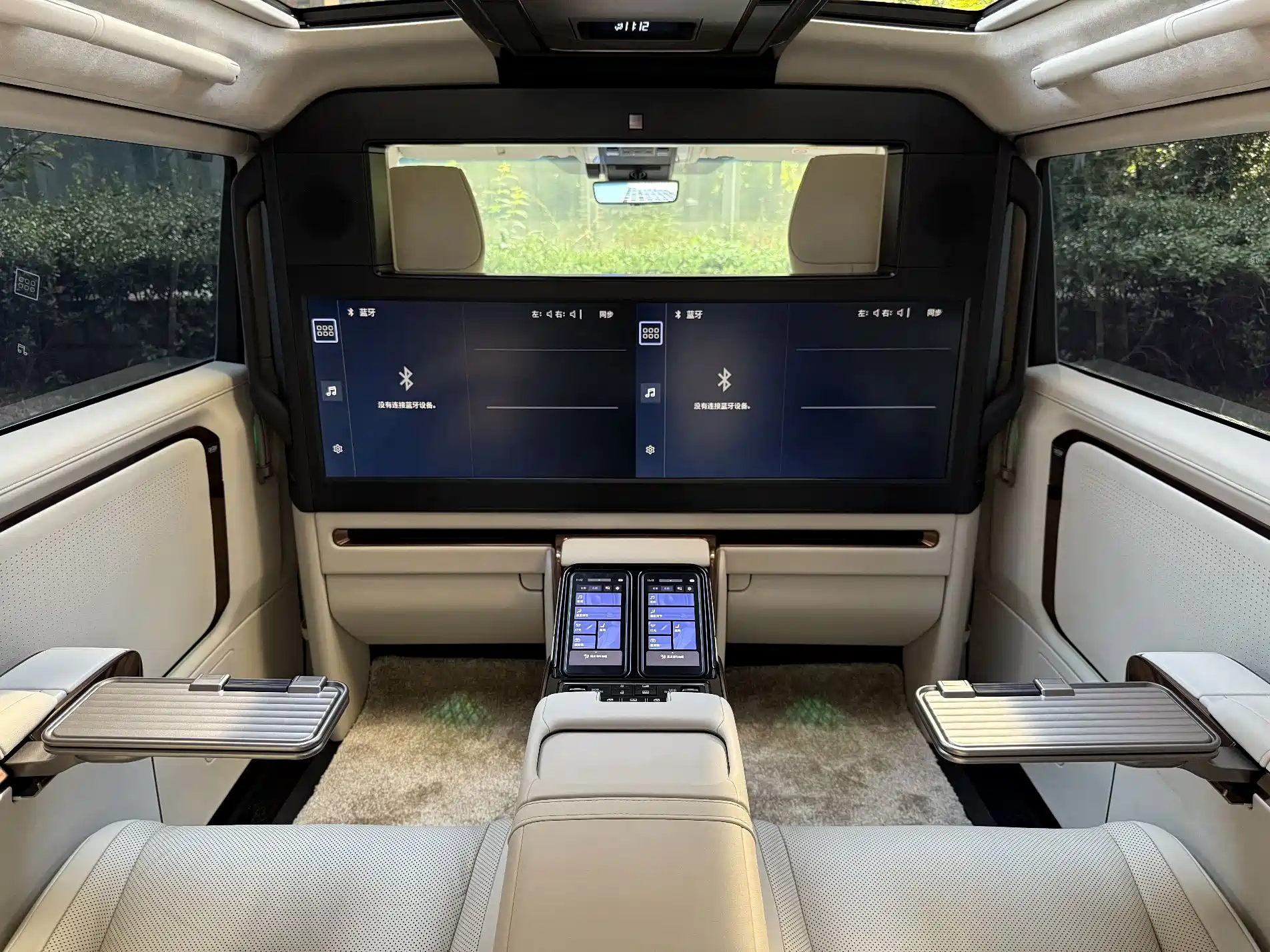 Фото 16 - Lexus LM