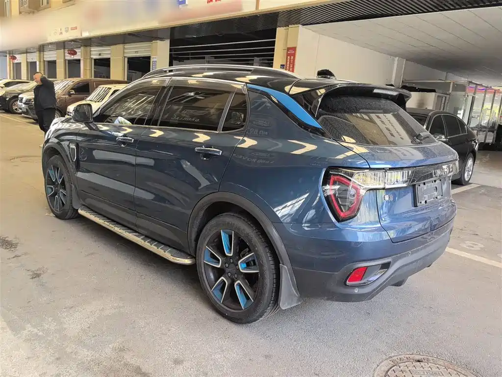 Lynk & Co 01 2017 2.0T 2WD Pro Shine Edition фото 5