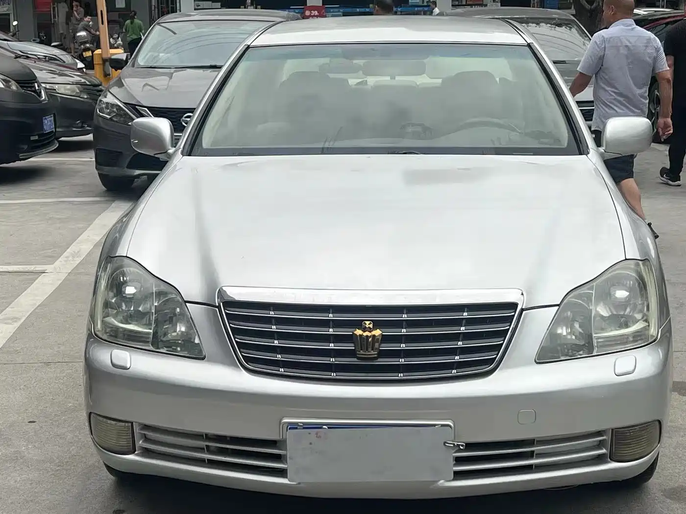 Фото 2 - Toyota Crown