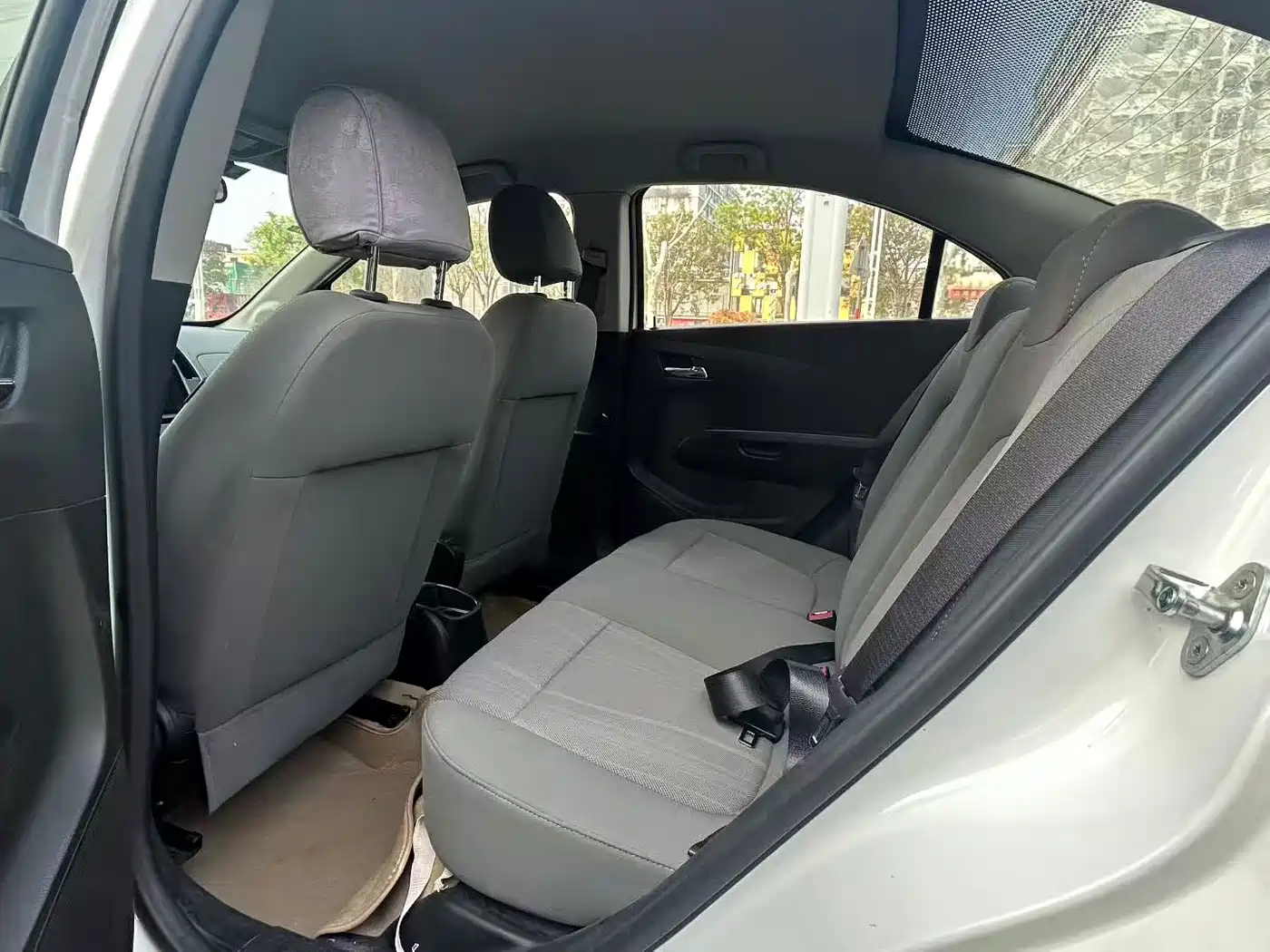 Chevrolet Aveo 2011 Sedan 1.4L AT SE фото 9