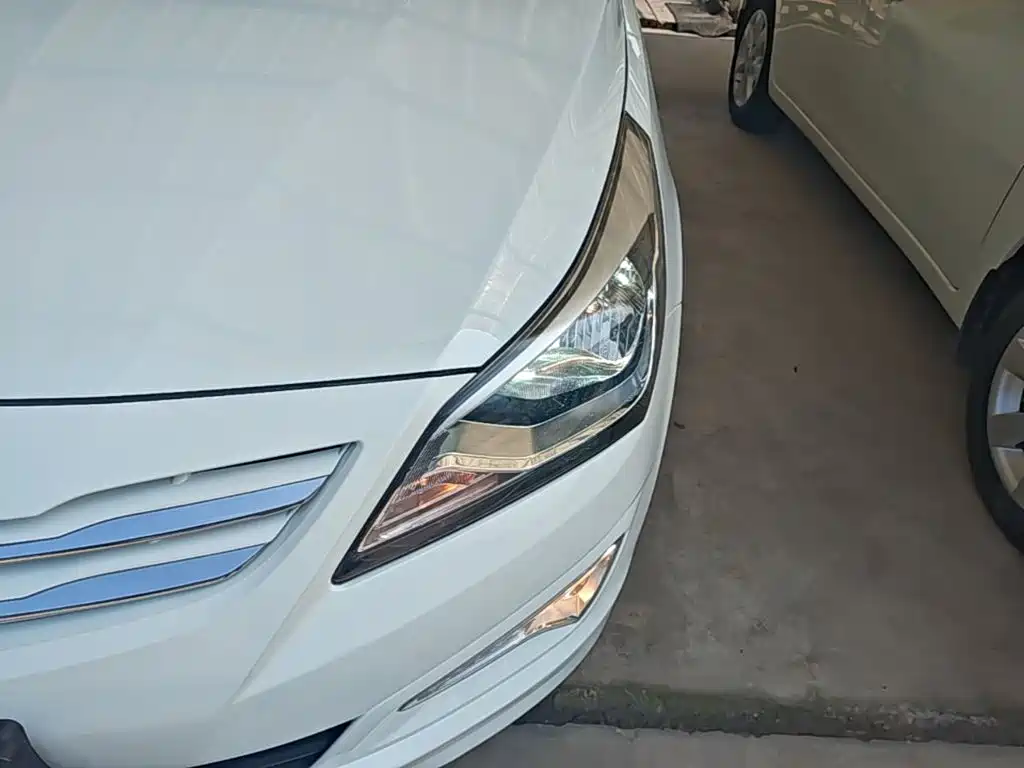 Hyundai Reina 2016 2016 1.4L Automatic GLX Leading