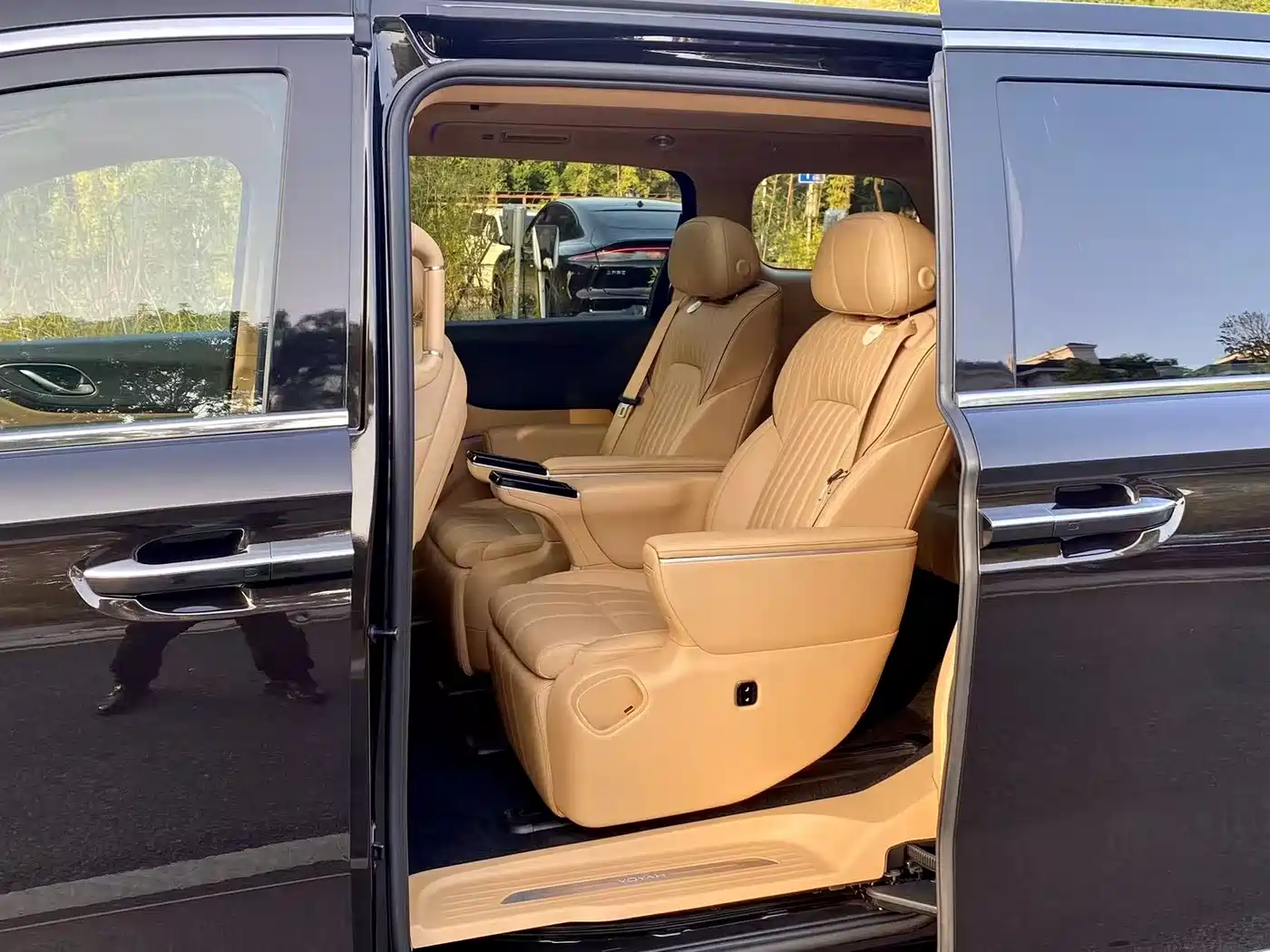 Voyah Auto Voyah Dreamer 2025 PHEV AWD Flagship Kunpeng Edition фото 5