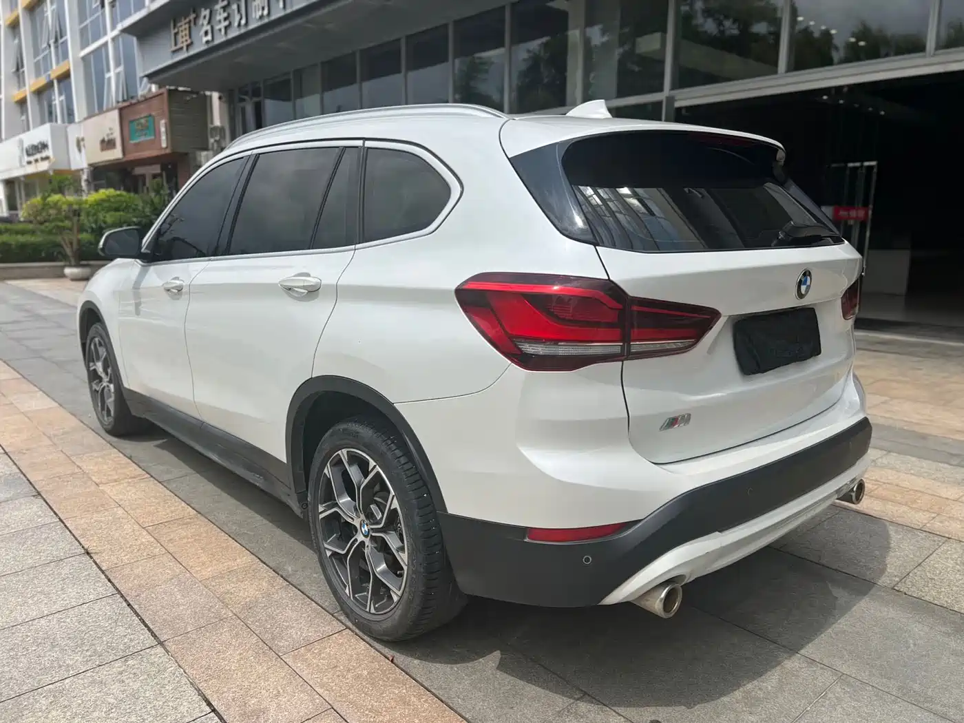BMW X1 2022 sDrive25Li Leading фото 5