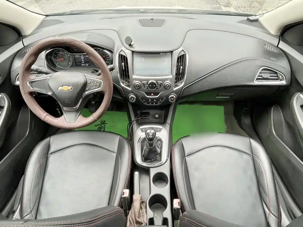 Photo 24 - Chevrolet Cruze