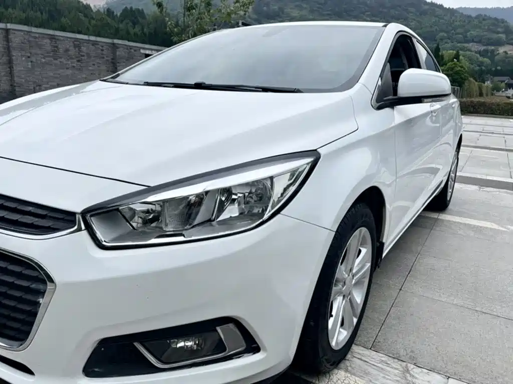 Photo 3 - Chevrolet Cruze