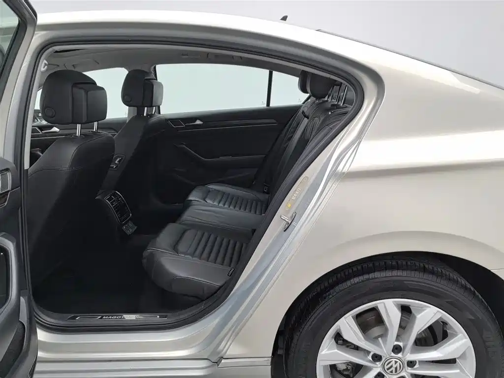 Volkswagen Magotan 2019 330TSI DSG Luxury Class China VI фото 15