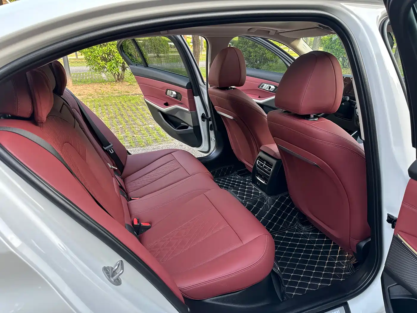 BMW 3 Series 2023 325Li M Sport Package фото 11