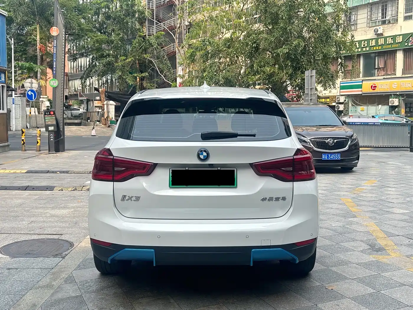 BMW IX3