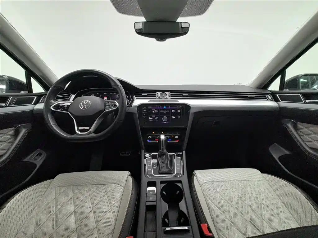 Volkswagen Magotan 2023 Model 2 Million Commemorative Edition 330TSI DSG Luxury фото 5