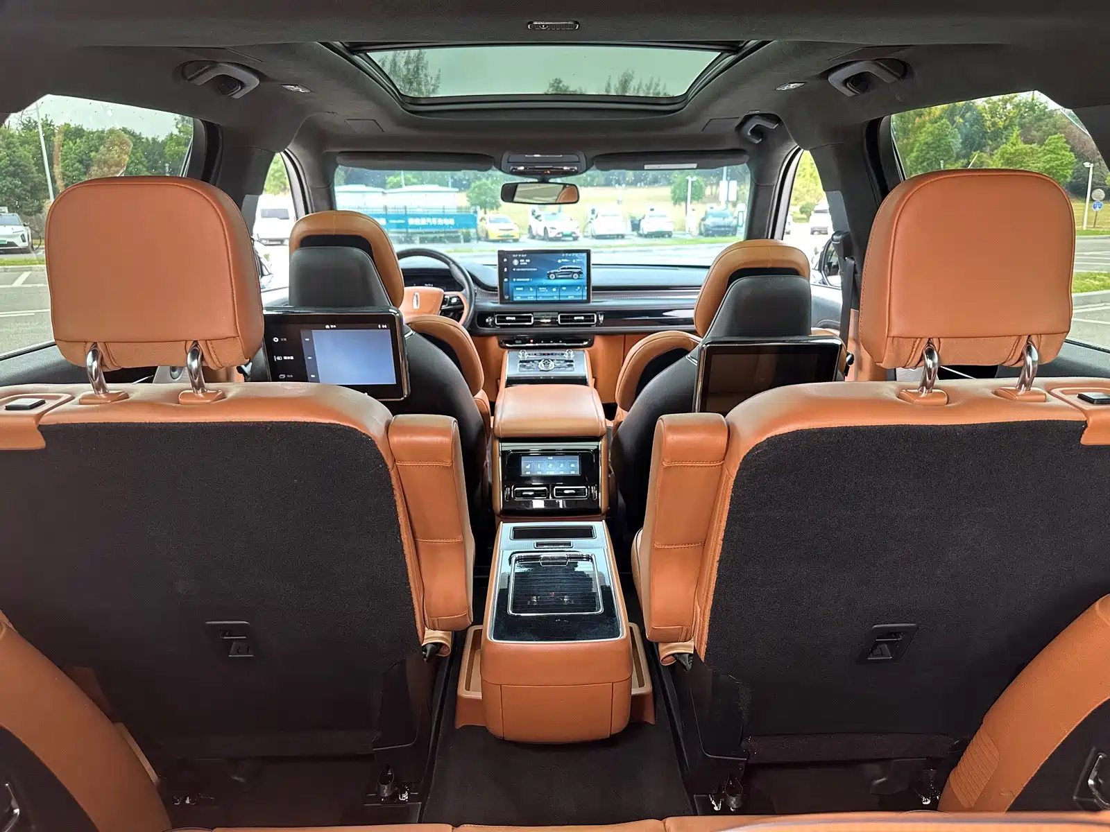 Фото 30 - Lincoln Aviator
