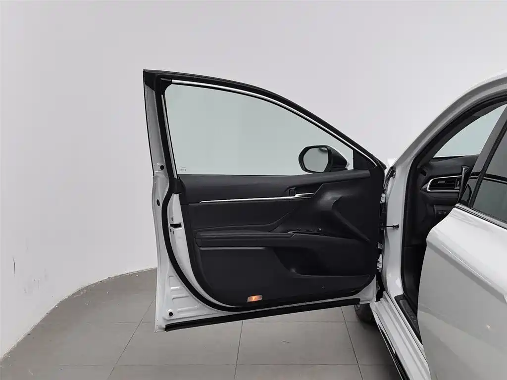 Toyota Camry 2023 2.5G Luxury Edition фото 8