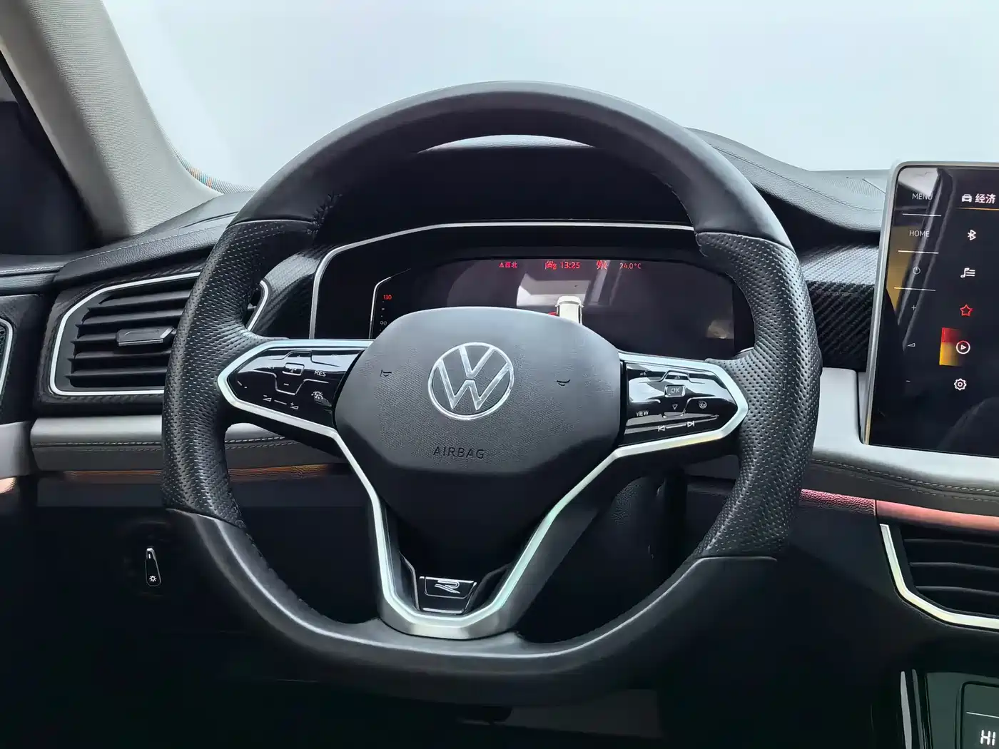 Volkswagen Tayron X 2023 330TSI 2WD Premium High-Performance Edition фото 17