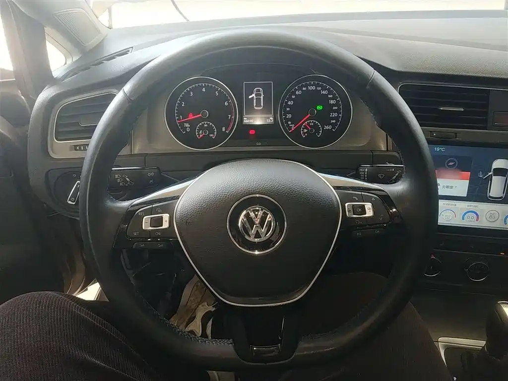 Volkswagen Golf 2015 1.4TSI Automatic Luxury фото 7