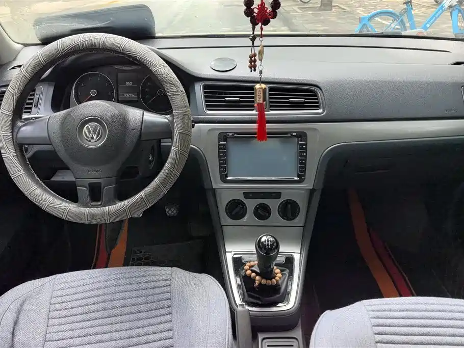 Volkswagen Lavida 2013 1.6L Manual Comfort Edition фото 12