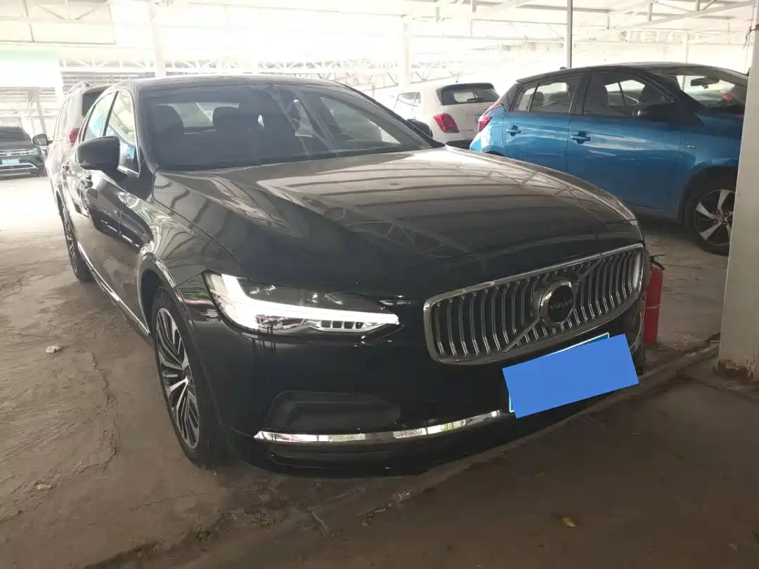Volvo S90 2024 2024 B5 Momentum Luxury Edition