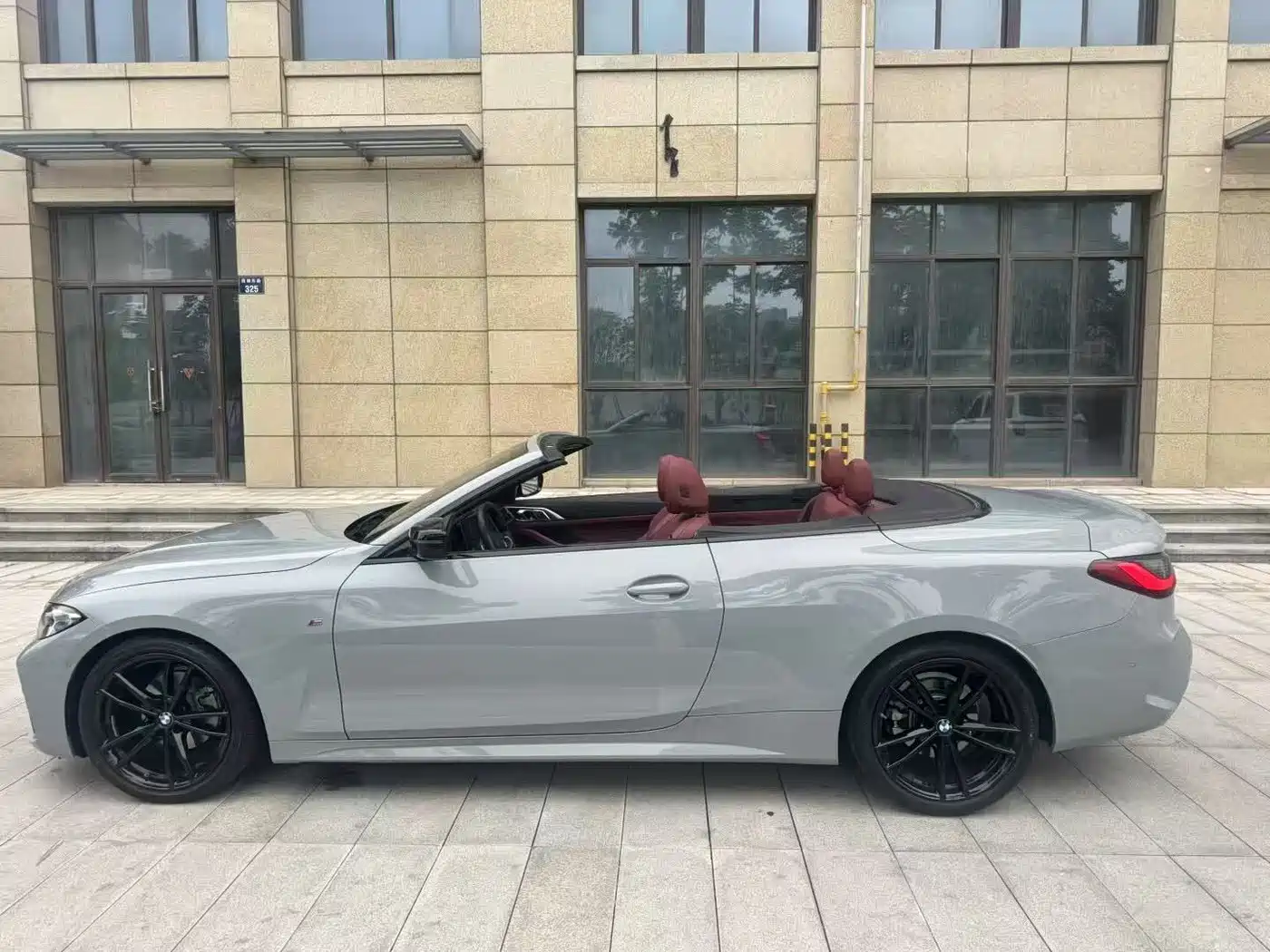 BMW 4 Series 2022 425i Convertible M Sport Shadow Night Package фото 7