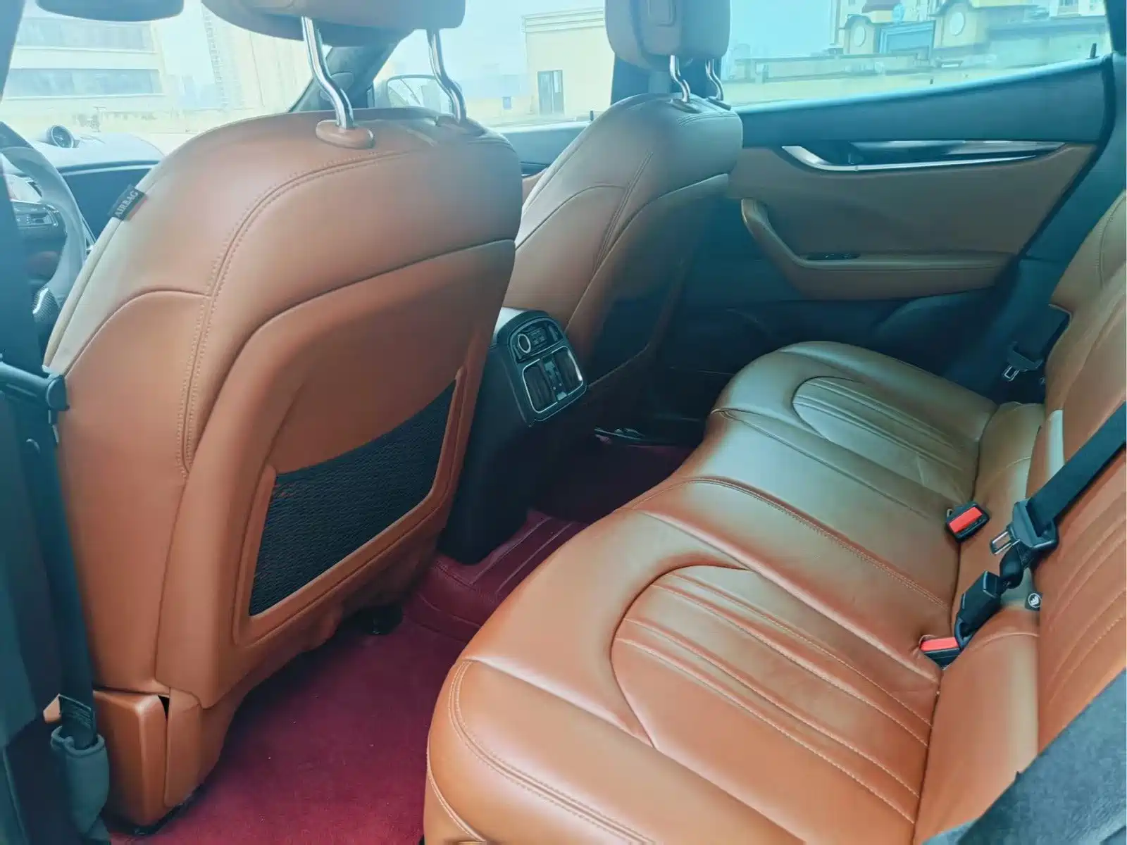 Photo 5 - Maserati Levante