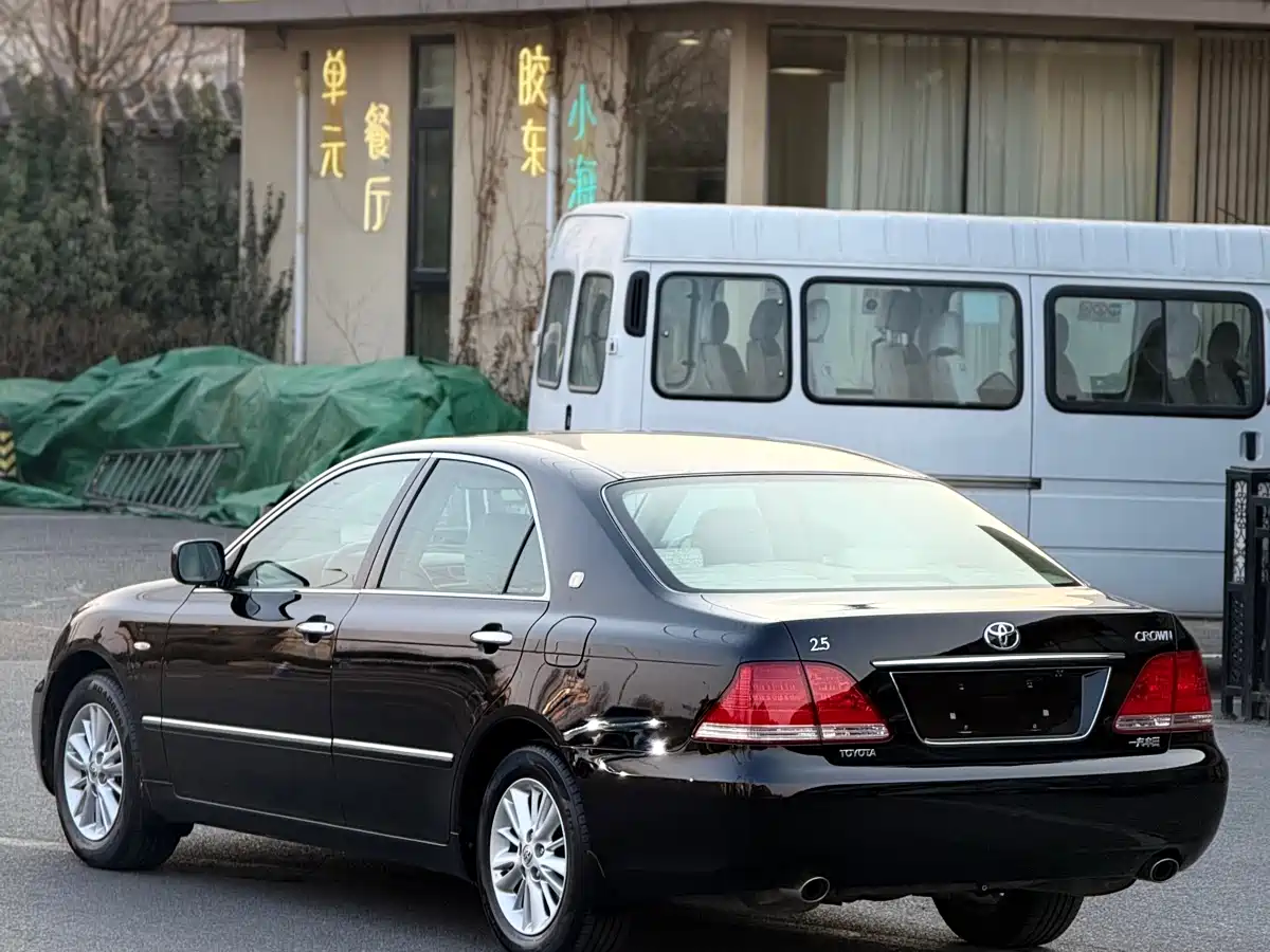 Toyota Crown 2007 2.5L Royal Special Edition фото 4