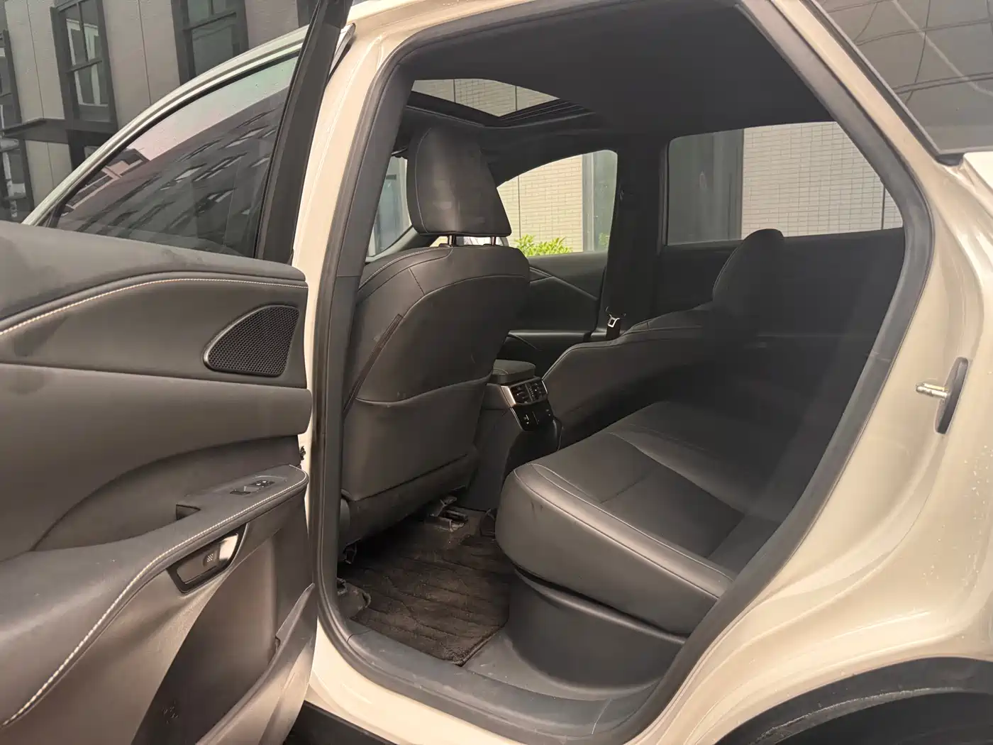 Lexus RX 2025 300 4WD Premium Edition фото 6