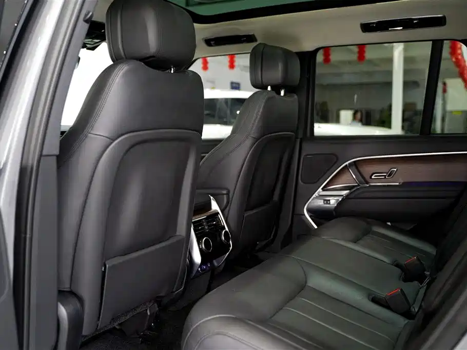 Land Rover Range Rover 2023 3.0 L6 360PS Golden Age Edition фото 39