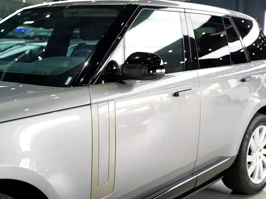 Land Rover Range Rover 2023 3.0 L6 360PS Golden Age Edition фото 31