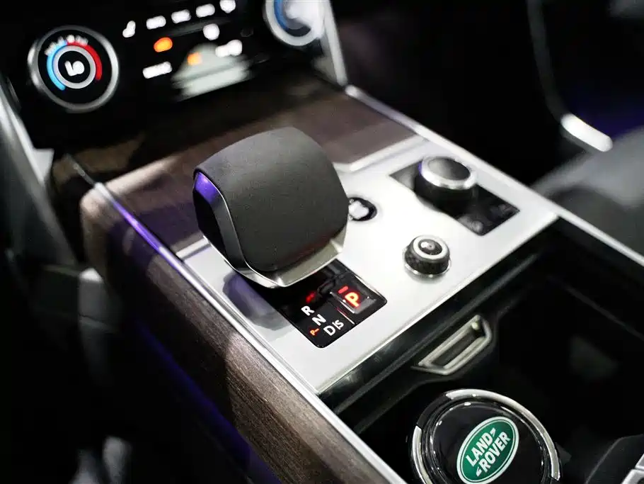 Land Rover Range Rover 2023 3.0 L6 360PS Golden Age Edition фото 45