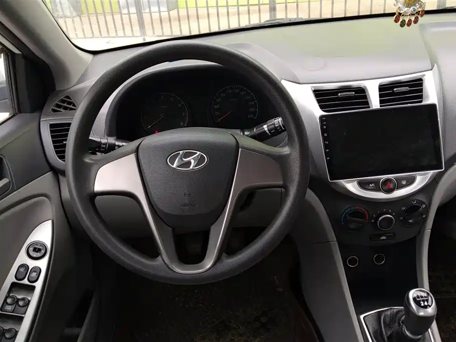 Hyundai Verna 2016 1.4L Manual Fashion GS фото 15