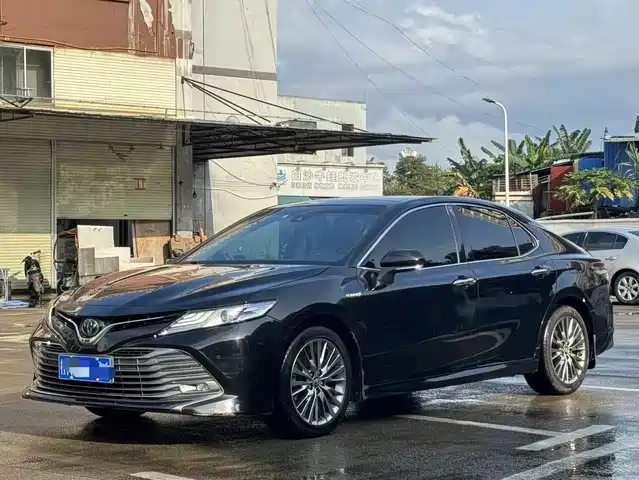 TOYOTA CAMRY