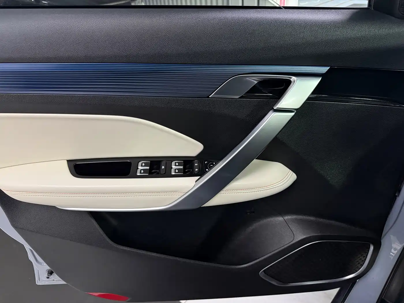Фото 27 - Geely Atlas