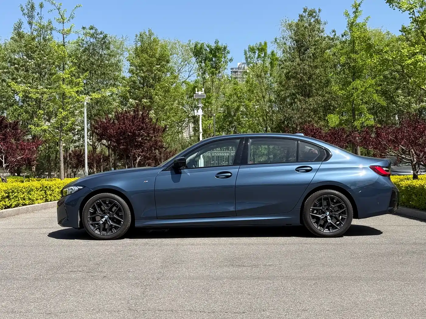 BMW 3 Series 2024 330Li M Sport Shadowline Package фото 5