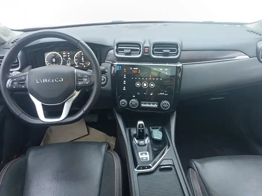 Lynk & Co 02 2018 1.5T DCT 2WD Power Edition China V фото 12