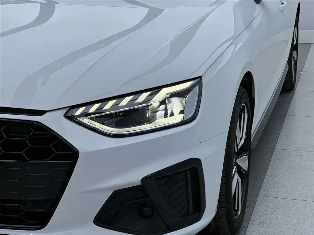 Audi A4L 2022 40 TFSI Luxury Dynamic фото 5