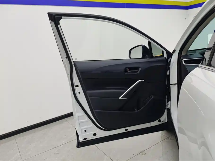 Toyota Corolla Cross 2024 Model 2.0L Pioneer Edition фото 7