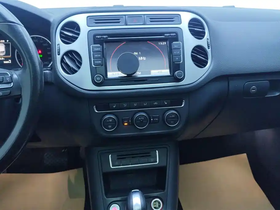Volkswagen Tiguan 2015 1.8TSI Automatic 2WD Highline фото 13