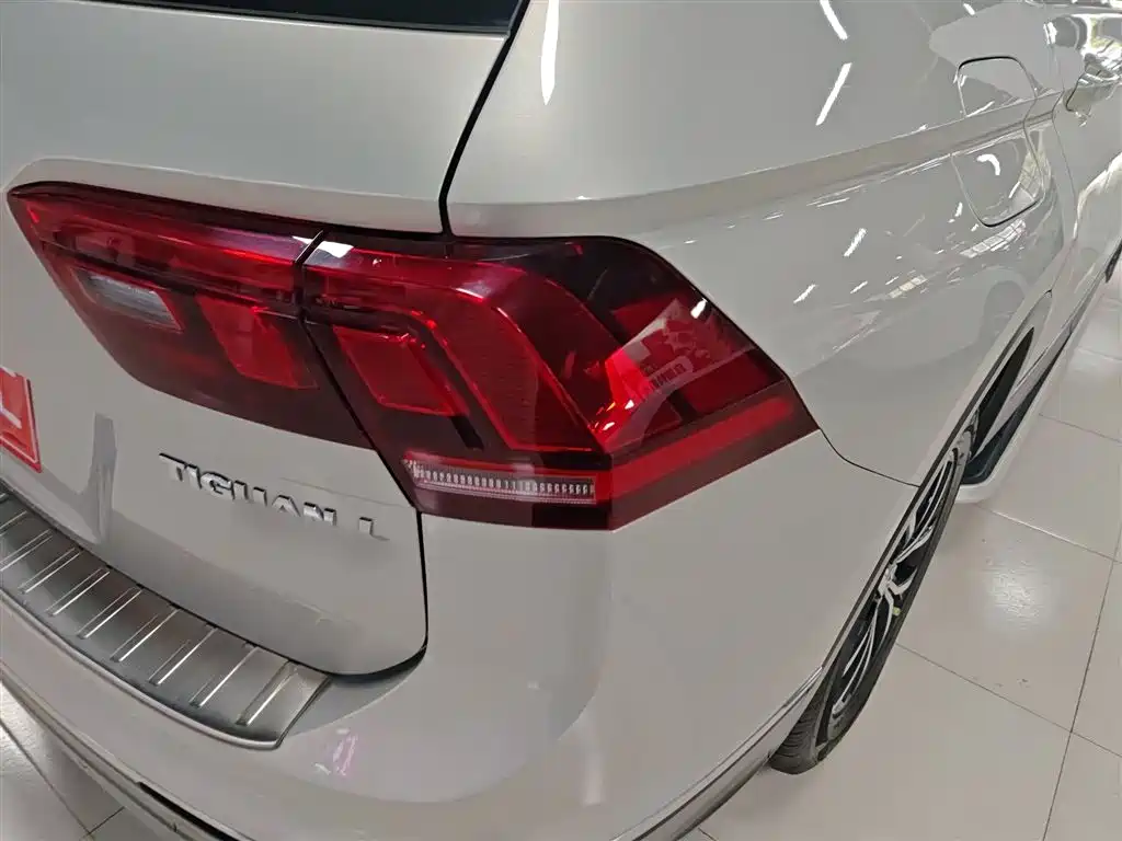 Volkswagen Tiguan L 2017 330TSI Automatic 2WD Luxury Edition фото 8