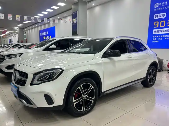 MERCEDES-BENZ GLA