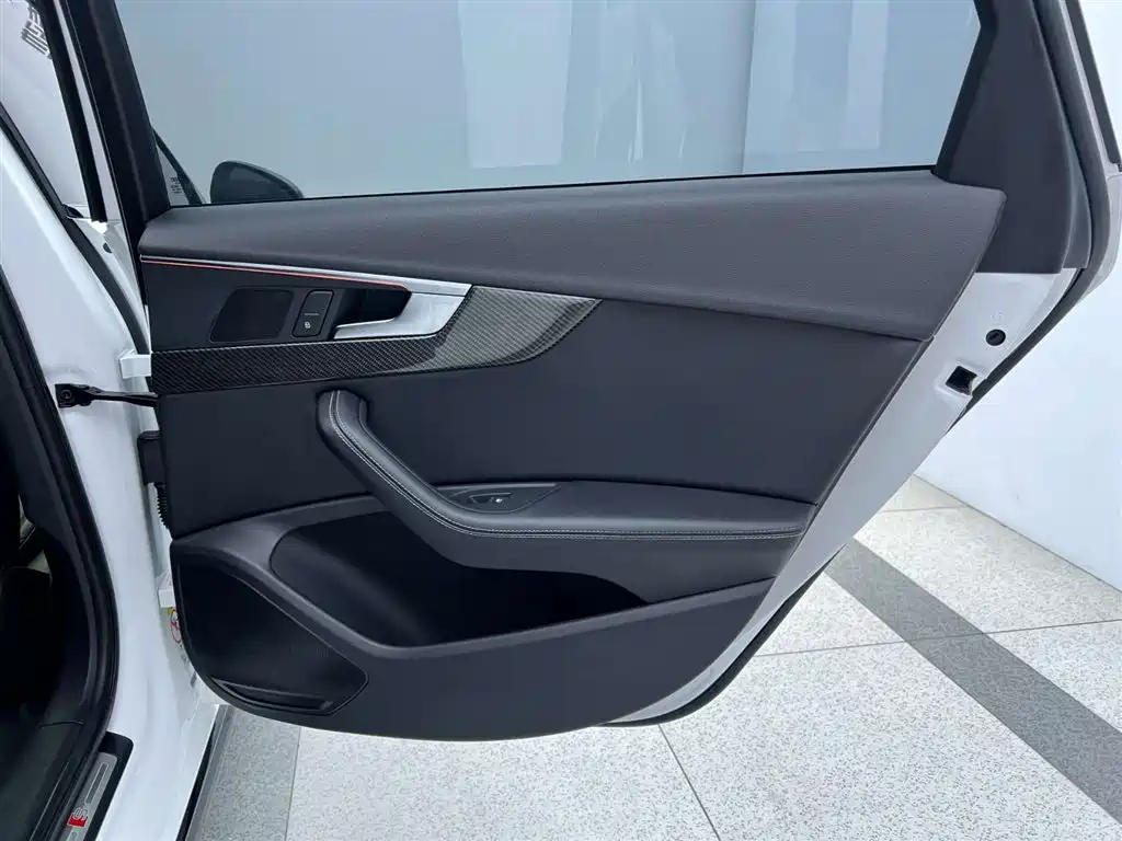 Audi A4L 2022 40 TFSI Luxury Dynamic фото 28