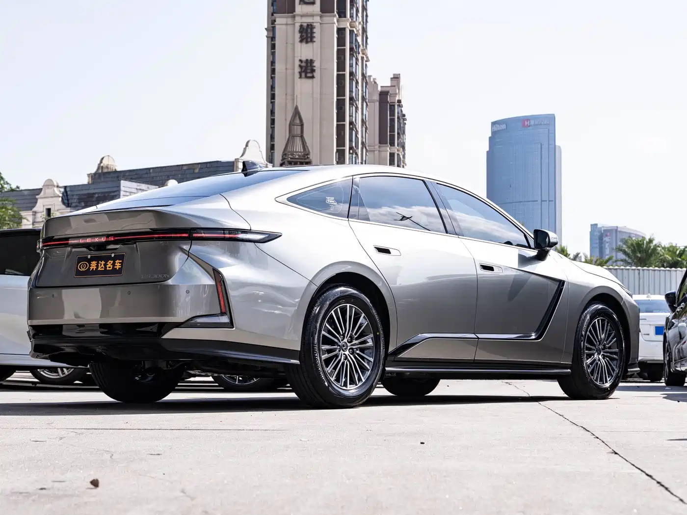 Lexus ES 2025 Model 300h Base Version фото 3