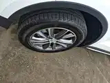 Фото 23 - Geely Atlas
