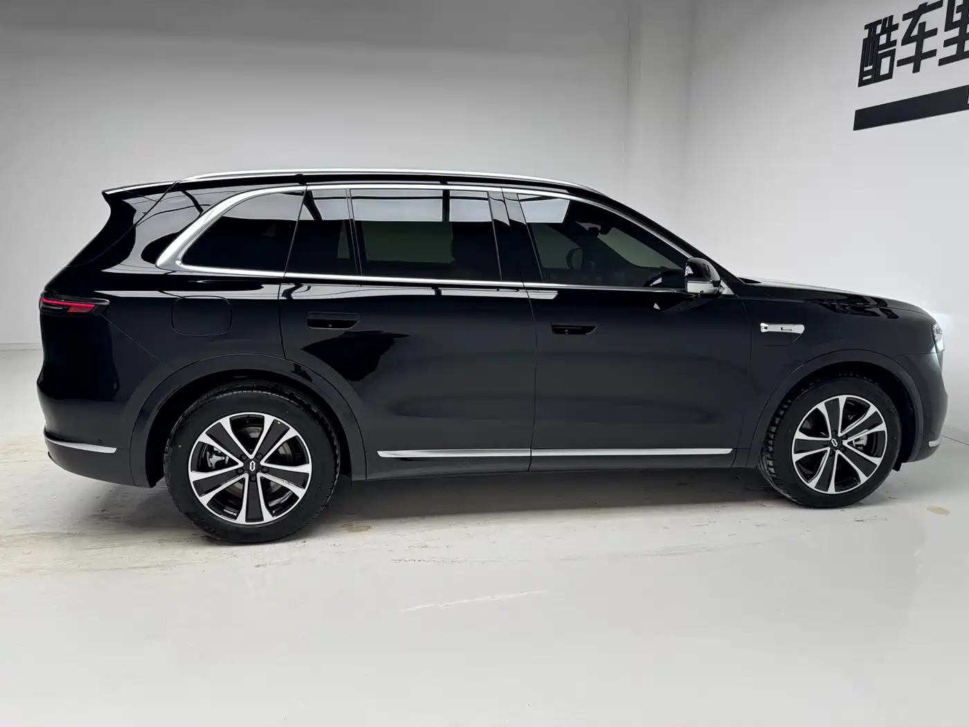 AITO Wenjie AITO M7 2026 Extended Range Max AWD 5-seater фото 7